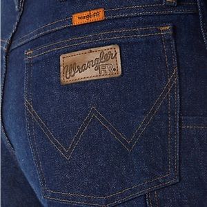 Wrangler Men’s Flame Resistant 🔥 Relaxed Fit Jeans in Pre-Wash Size 34x36